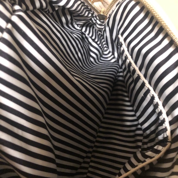 💜Crossbody Cream Purse - Picture 4 of 10